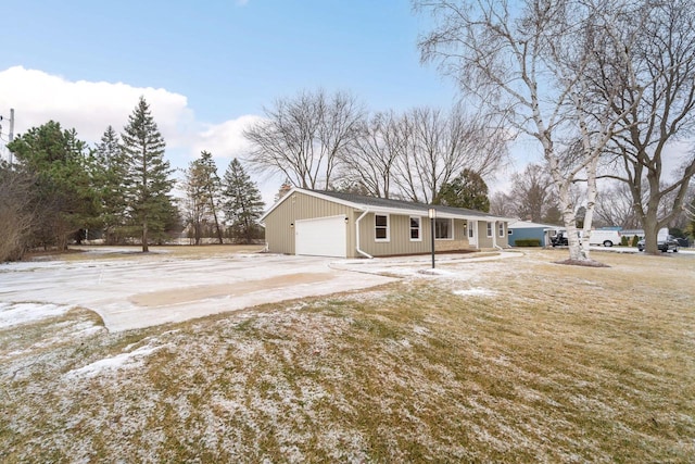 view of front of home featuring a garage and a front yard