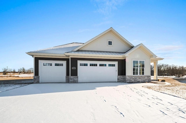 view of front facade with a garage