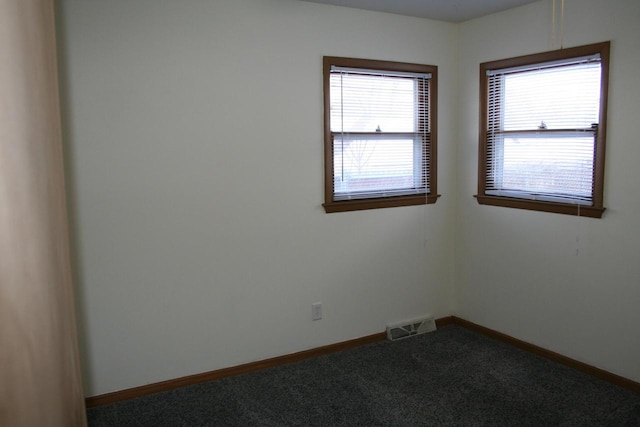 unfurnished room featuring carpet