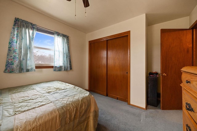 bedroom featuring ceiling fan, light carpet, and a closet