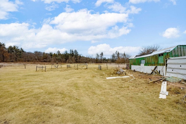 view of yard featuring a rural view