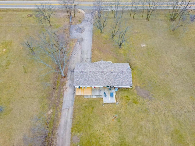 birds eye view of property featuring a rural view