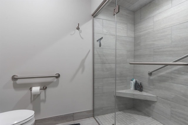 bathroom with an enclosed shower and toilet