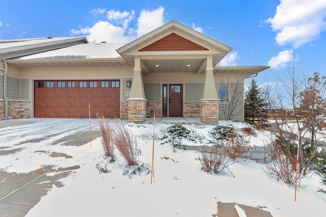 view of front of property featuring a garage