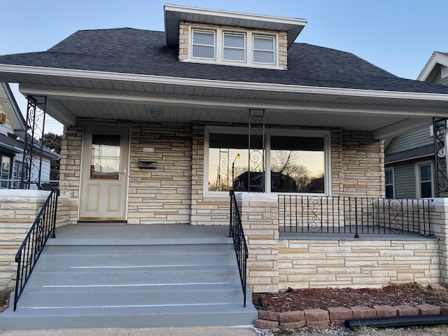 entrance to property featuring covered porch