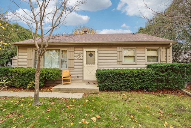 ranch-style home with a front lawn