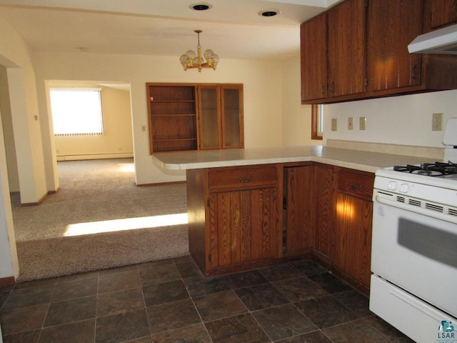 kitchen featuring dark carpet, hanging light fixtures, kitchen peninsula, white gas range oven, and a notable chandelier