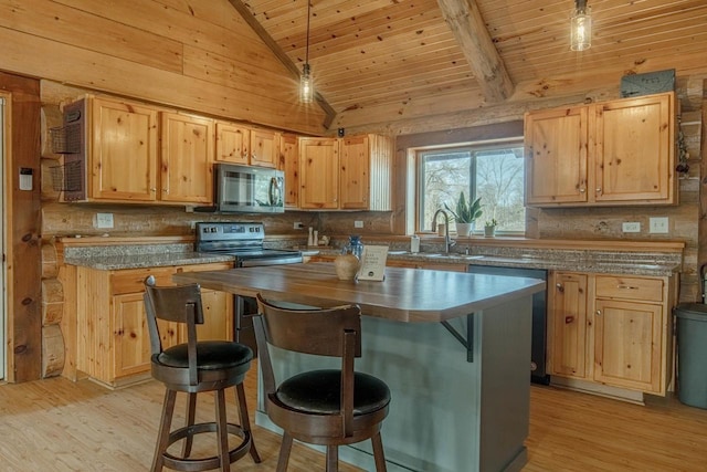 kitchen featuring a kitchen island, stainless steel appliances, and light hardwood / wood-style flooring