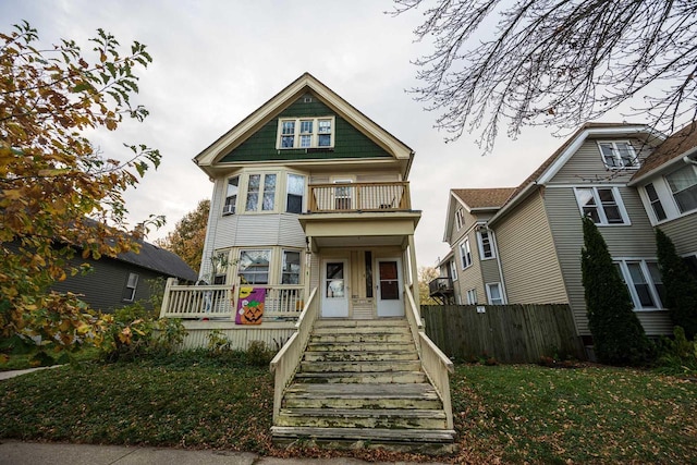 view of front of home featuring a balcony