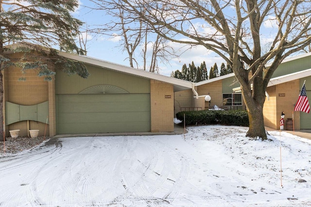 view of front facade featuring a garage