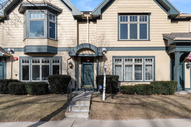 view of property featuring a front lawn