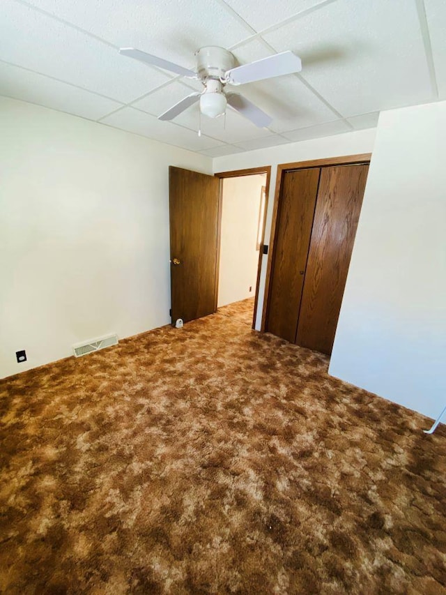 unfurnished bedroom featuring ceiling fan and carpet flooring