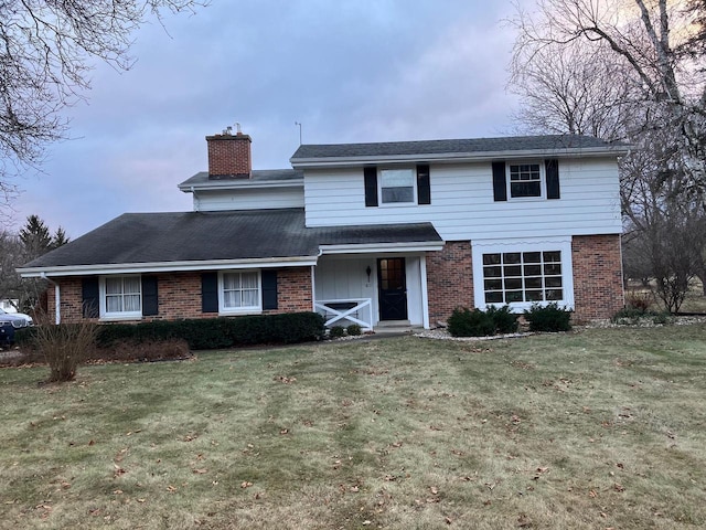 view of front property featuring a front yard