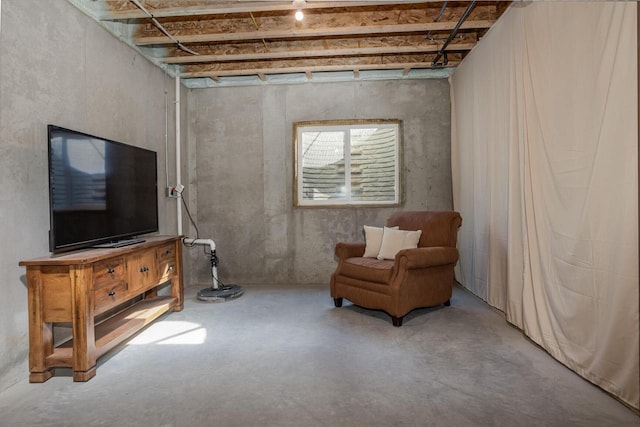 sitting room featuring concrete flooring