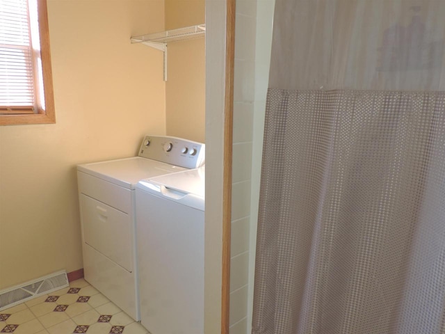 washroom featuring washing machine and clothes dryer