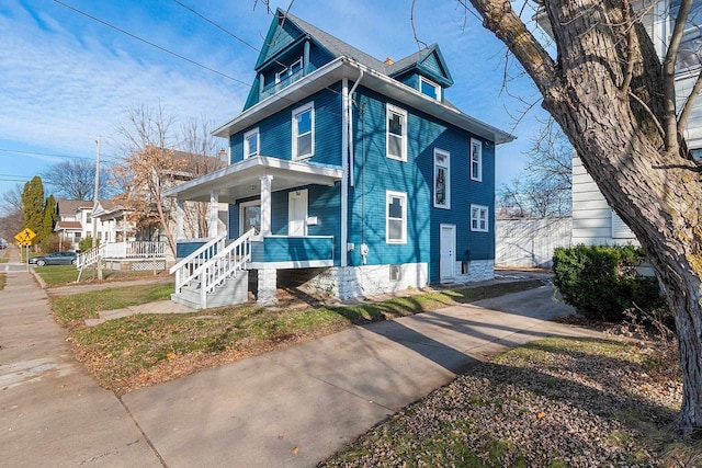 view of front of home featuring a porch