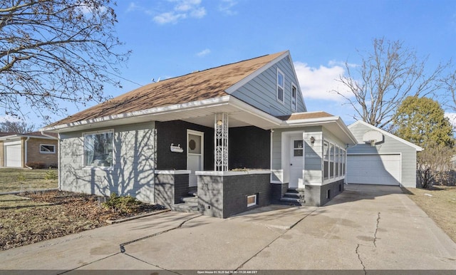 view of front facade featuring a garage and a porch