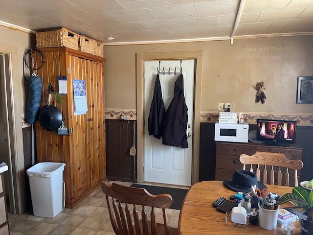 dining room with crown molding