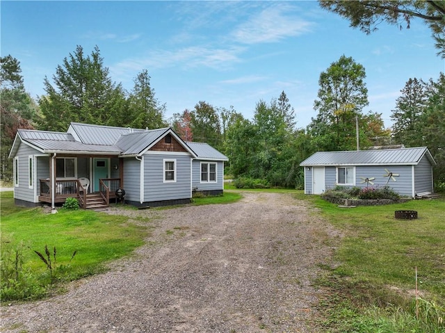 view of front of house featuring a porch and a front lawn