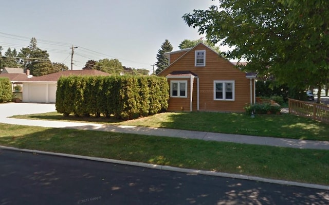 view of front of property featuring a front yard