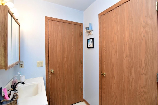 bathroom featuring sink