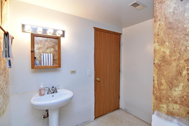 bathroom featuring sink and concrete floors