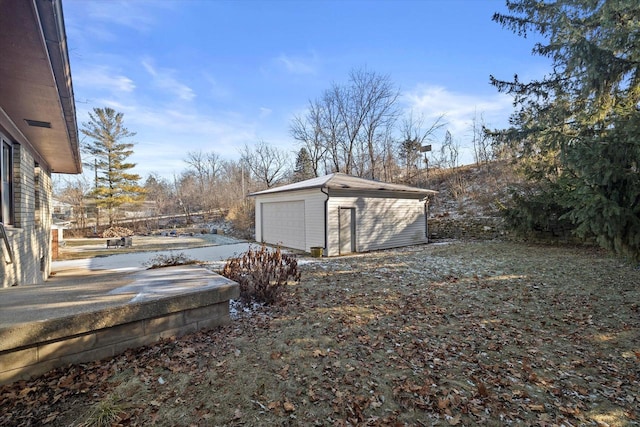 view of yard with a garage and an outdoor structure