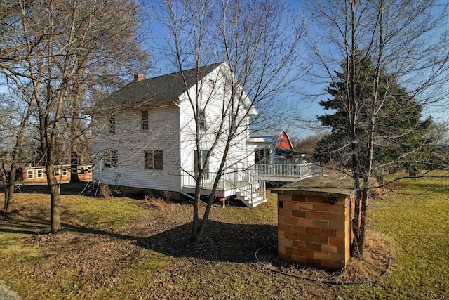 view of side of property featuring a yard