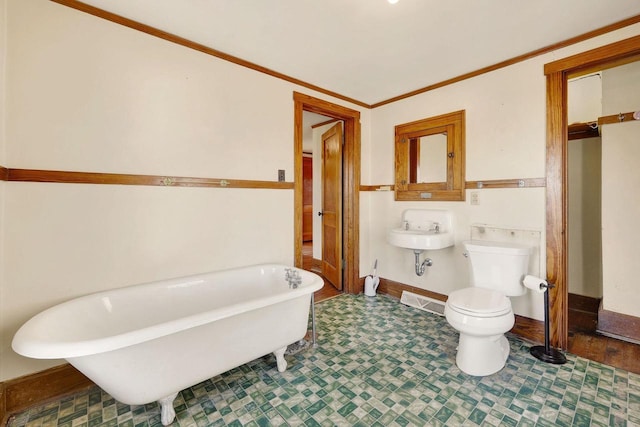 bathroom featuring toilet, sink, a washtub, and ornamental molding