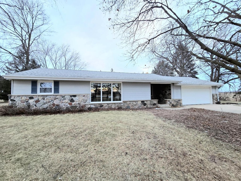 single story home featuring a front lawn and a garage