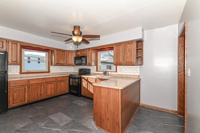 kitchen with decorative backsplash, black appliances, kitchen peninsula, and ceiling fan