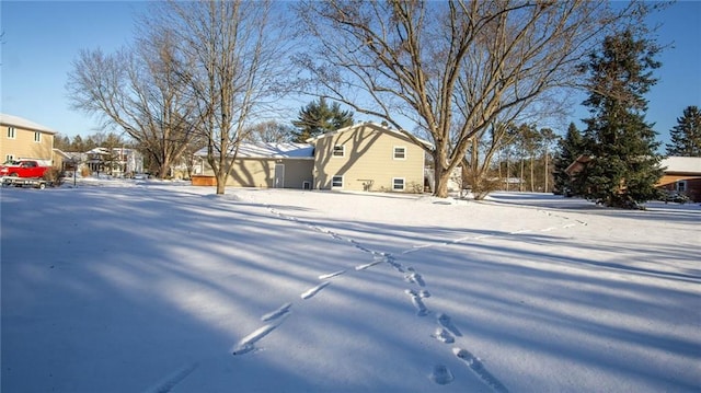 view of yard layered in snow