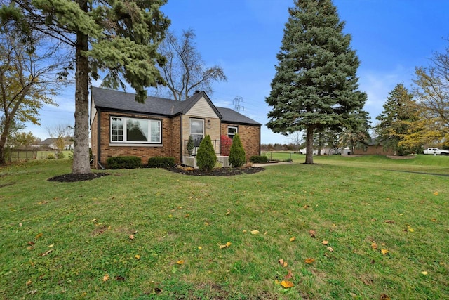 ranch-style house featuring a front yard