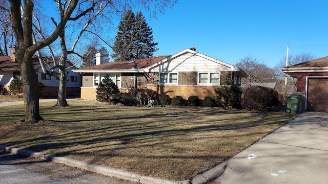 view of front facade featuring a garage and a front yard