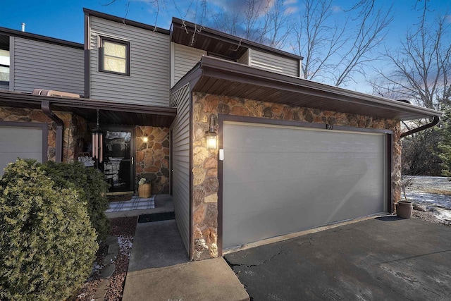 view of front facade with a garage