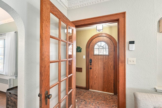 entryway featuring ornamental molding