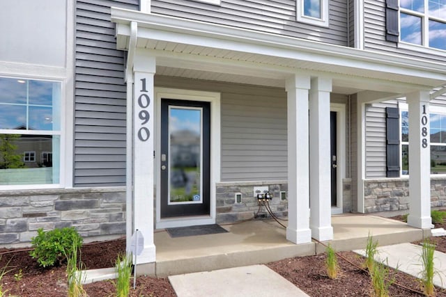 property entrance featuring a porch