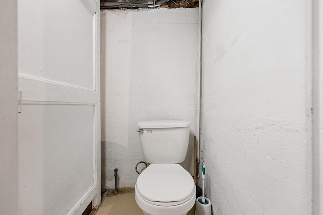 bathroom featuring toilet