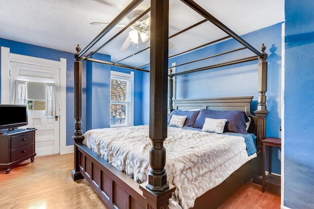 bedroom with light wood-type flooring and ceiling fan