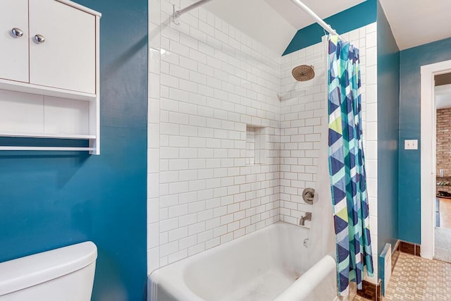 bathroom featuring toilet, shower / bath combo, and lofted ceiling