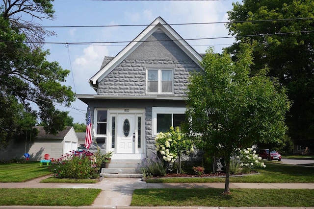 view of front of property with a front lawn