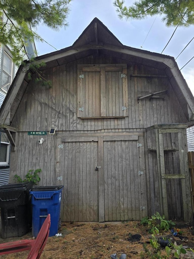 view of outbuilding