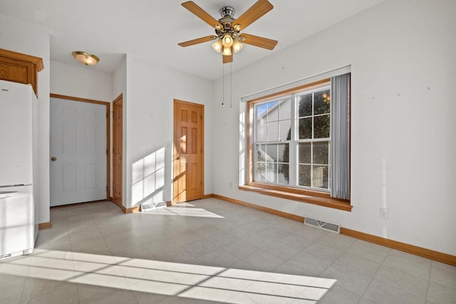 unfurnished room featuring ceiling fan and light tile patterned floors