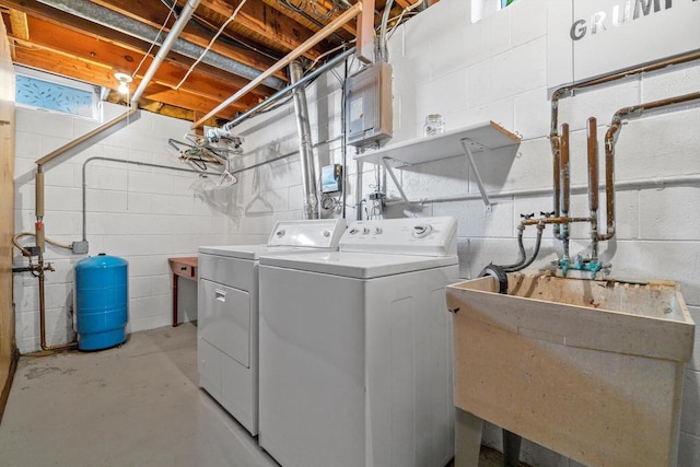 laundry room with washing machine and clothes dryer and sink