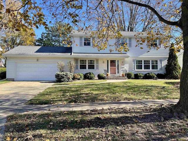 view of front facade featuring a front yard and a garage