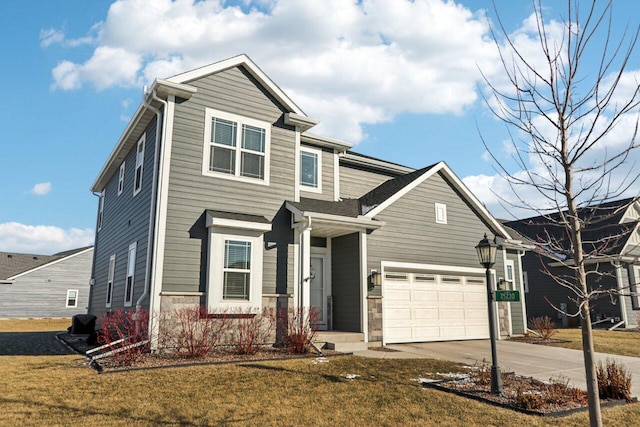 view of front of home with driveway and a front yard