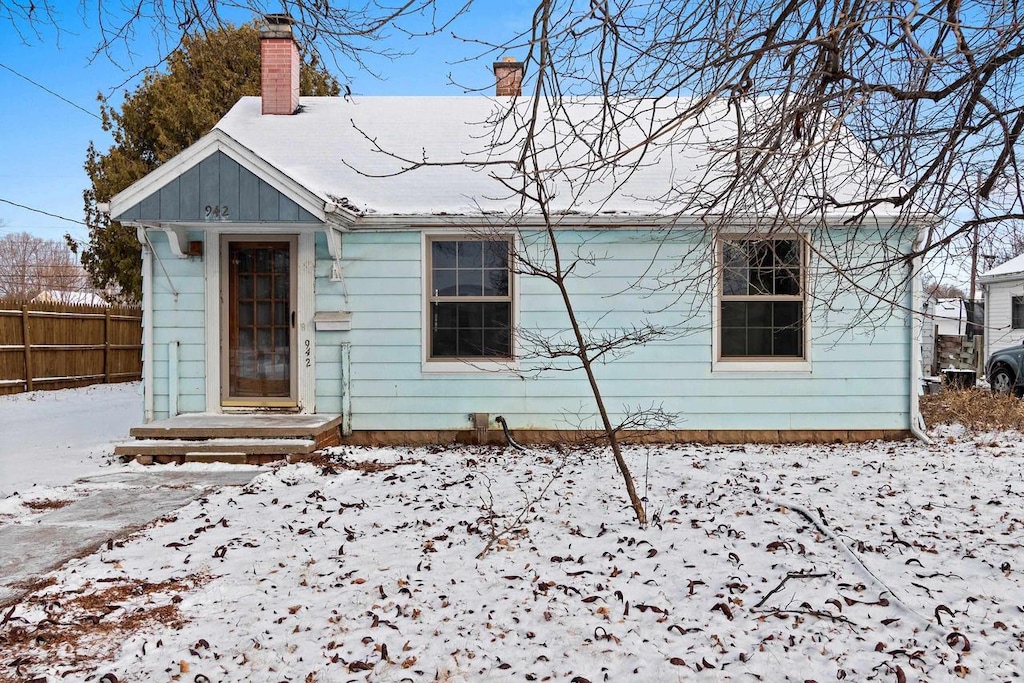 view of front of property