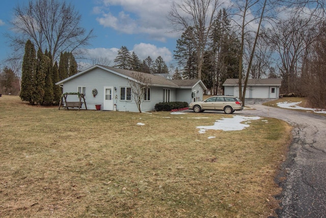 view of front of house featuring a front yard