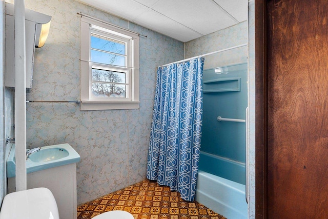 full bathroom with sink, toilet, and shower / bathtub combination with curtain