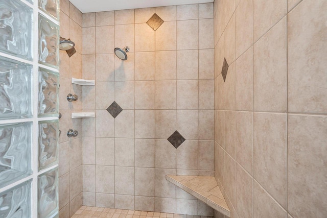 bathroom featuring a tile shower